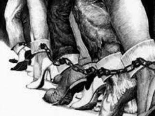 Υπό τις παραπάνω συνθήκες, η φύση αυτής της ευμάρειας στην Ελλάδα κάνει κοινωνικά επικίνδυνη την αποστέρησή της, ιδιαιτέρως δε στις κατηγορίες αυτές που διαθέτουν πενιχρή κοινωνική ωριμότητα. Επιπροσθέτως, η ψυχολογική επίδραση ενός αδίστακτου δεκαρολόγου κιτρινισμού και η εμμονή σε αχαλίνωτη δημαγωγία από πολλές πλευρές συντελούν στο να έχει μείνει ο κόσμος απροετοίμαστος ψυχολογικά για μια μακρά περίοδο οικονομικών δυσκολιών και αβεβαιοτήτων. 