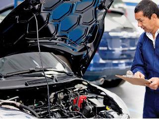 Επίσης, η Επιτροπή προτίθεται να εγκρίνει σχέδιο δράσης για την ανάπτυξη υποδομών εναλλακτικών καυσίμων, ώστε να προωθηθεί η ευρύτερη δυνατή χρήση εναλλακτικών καυσίμων στην Ευρώπη έως τον Νοέμβριο του 2017. Παράλληλα, η Επιτροπή παρακολουθεί από κοντά τις προσπάθειες των κρατών μελών σχετικά με τα ρυπογόνα αυτοκίνητα που βρίσκονται ήδη σε κυκλοφορία.