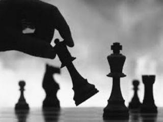 Τα προβλήματα που ξέσπασαν με πάταγο το 2010, έγινε προσπάθεια να αντιμετωπισθούν με ένα αναπόφευκτα εμπροσθοβαρές πρόγραμμα δημοσιονομικής προσαρμογής, που όμως από το 2014 είχε αρχίσει δειλά να διαφοροποιείται με την θέσπιση κάποιων φορολογικών απαλλαγών και την εμφάνιση μερικών πρώτων δειγμάτων μίας, εύθραυστης οπωσδήποτε, οικονομικής ανάκαμψης. 