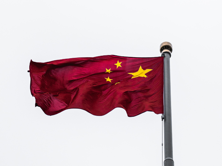  Την ώρα που έχει προβλήματα με την Αμερική, ο Σι Τζινπίνγκ δεν θέλει να αντιμετωπίσει μεγάλες δυσκολίες και με την Ευρώπη. Εξήγησε έτσι στο Ρώσο πρόεδρο ότι ο κινεζικός καπιταλισμός / κομμουνισμός δεν έχει την ίδια φύση με τη ρωσική οικονομική και πολιτική ολιγαρχία.