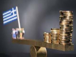 Πόσο άραγε στρεβλώνει το οικονομικό σύστημα και την αλυσίδα πίστωσης- κατανάλωσης-ανάπτυξης, αυτός που αρνείται να πληρώσει τις τραπεζικές του οφειλές επειδή ξέρει ότι δεν έχει να χάσει περιουσία; Πόσο εμποδίζει την επανεκκίνηση του πιστωτικού συστήματος εκείνος ο αριθμός των συμπολιτών μας, που ανεύθυνες τραπεζικές πρακτικές τον δάνεισαν χωρίς εξασφαλίσεις, και σήμερα δεν διακανονίζει τις οφειλές του; Σε ποιές δαπάνες καταναλωτικές και οχι παραγωγικές κατευθύνθηκαν οι μή ενυπόθηκες πιστώσεις τόσων ετών και σήμερα δεν δανείζονται οι φερέγγυοι, οι έχοντες εισόδημα και περιουσία, ώστε να επενδύσουν σε μια νέα ευκαιρία και να βρουν δουλειά κάποιοι συμπολίτες μας;