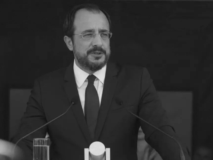 Κάτι ανάλογο συμβαίνει και με τη συνταγή διαχειρίσεως του Κυπριακού η οποία παρεδόθη ήδη στην τρίτη γενιά, καθότι συμπληρώνει 60 χρόνια τοξικής λαθροβιώσεως.