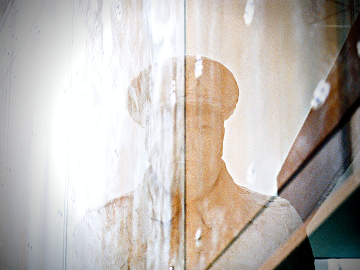 Μετά τη γαλλική συνθηκολόγηση με τον Χίτλερ στις 22 Ιουνίου 1940, ο Τσώρτσιλ υπήρξε ο μοναδικός Ευρωπαίος ηγέτης που ύψωσε το ανάστημά του απέναντι στους ναζί. 