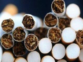 Πρόκειται για ένα φαινόμενο που οξύνθηκε κατά τη διάρκεια της ελληνικής κρίσης, καθώς η αλλαγή της φορολογίας των καπνικών προϊόντων είχε ως αποτέλεσμα να μειωθεί το χάσμα της τιμής των φθηνών και ακριβών τσιγάρων, κάτι που οδήγησε τους καταναλωτές στις «φθηνές» λύσεις των λαθραίων τσιγάρων. 