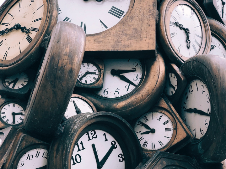 Ο χρόνος κινείται με μεγάλη ταχύτητα και δημιουργεί αρνητικά δεδομένα για την ζωή των ανθρώπων μακροπρόθεσμα, αλλά ακόμη δεν αντιδρούν οι κοινωνίες στο πολιτικό πεδίο με την λήψη αποφασιστικών μέτρων άμεσα για την άρση των πολύ επικίνδυνων ανισορροπιών και την προώθηση του κοινωνικού συμφέροντος.