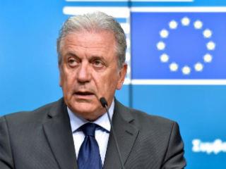 Ο Επίτροπος Μετανάστευσης, Εσωτερικών Υποθέσεων και Ιθαγένειας κ. Δημήτρης Αβραμόπουλος δήλωσε: «Σε αυτό το ταχέως μεταβαλλόμενο περιβάλλον ασφάλειας, πρέπει να εντείνουμε τις προσπάθειές μας για να υλοποιήσουμε όλα τα βασικά στοιχεία και να εργαστούμε ταχέως για να επιτύχουμε μια αυθεντική και αποτελεσματική Ένωση Ασφάλειας. Ο κατακερματισμός μας καθιστά όλους ευάλωτους. Η ενότητα και η εμπιστοσύνη με την ενίσχυση της συνεργασίας και τη διευκόλυνση της ανταλλαγής πληροφοριών μεταξύ των κρατών μελών μας είναι ο μόνος τρόπος που θα βοηθήσει την ΕΕ να προσδώσει συγκεκριμένη προστιθέμενη αξία και να διασφαλίσει την ασφάλεια και την προστασία των Ευρωπαίων πολιτών.»