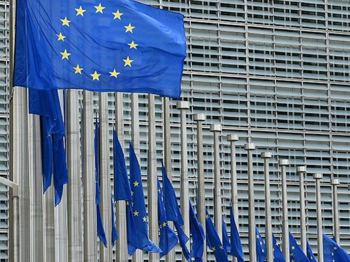 «Η βασική κατεύθυνση του Ταμείου Ανάκαμψης είναι μεταρρυθμίσεις και επενδύσεις που επιταχύνουν την ανάκαμψη και την αλλαγή του παραγωγικού μοντέλου – και εκσυγχρονίζουν τις λειτουργίες του κράτους – προς «πράσινη» και ψηφιακή κατεύθυνση.»