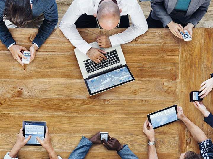 Με μία πρώτη ανάγνωση, παράγοντες της αγοράς εκτιμούν ότι η κεφαλαιοποίηση των startups εταιρειών ελληνικών συμφερόντων από τα σχεδόν μηδενικά επίπεδα προ περίπου μιας οκταετίας, έχει φθάσει σήμερα περί τα 3,5 δισ. ευρώ, ενώ πέρυσι ανέρχονταν κοντά στα 2,5 δισ.