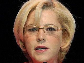 Κανείς, έτσι, δεν πληροφορήθηκε ότι η Ελλάδα είναι ουραγός στην ανταγωνιστικότητα των 263 περιφερειών της Ένωσης, με την κατάσταση να χειροτερεύει κάθε χρόνο και ιδιαίτερα μετά το 2013. Έντεκα ελληνικές περιφέρειες είναι στις τελευταίες θέσεις της σχετικής κατάταξης, με την περιφέρεια Ανατολικής Μακεδονίας-Θράκης να είναι προτελευταία. Τα στοιχεία αυτά προκύπτουν από την τρίτη έκδοση του Δείκτη Περιφερειακής Ανταγωνιστικότητας (RCI) για 263 περιφέρειες της ΕΕ, που δημοσιοποίησε πριν έξι εβδομάδες η Επιτροπή – με την Αττική να κατέχει την 193η θέση, δηλαδή να είναι η καλύτερη ελληνική περιφέρεια σε επιδόσεις. 