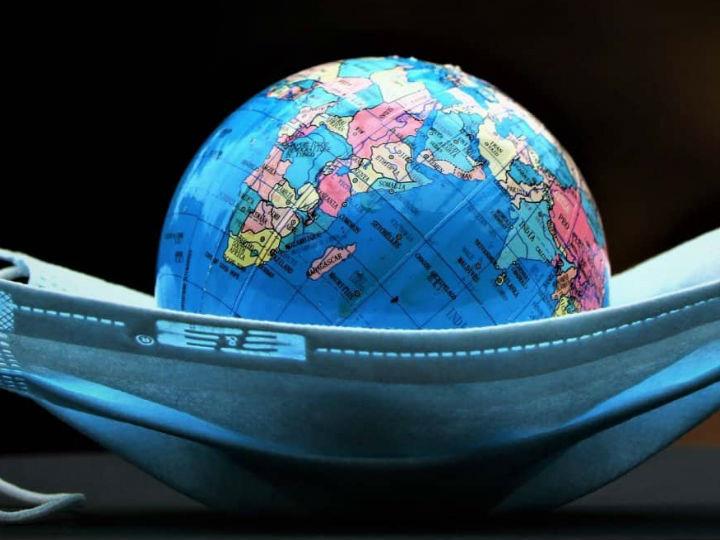 Ένα από μεγάλα ερωτήματα είναι πως η πανδημία μπορεί να μεταμορφώσει τον δεξιόστροφο εθνικιστικό λαϊκισμό, που υπήρξε πολύ πετυχημένος τα τελευταία χρόνια, με χαρακτηριστικά παραδείγματα τον Ντ. Τραμπ, τον Ζ. Μπολσονάρο, τον Ινδό Ν. Μόντι και ως ένα βαθμό τον Μπόρις Τζόνσον.