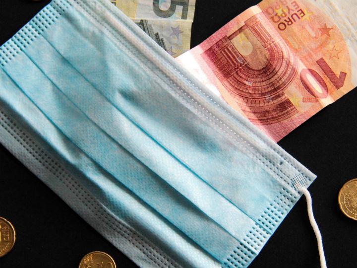 «Στο τέλος της περασμένης χρονιάς, το 13% των εταιρειών στον δείκτη Leuthold 3000 -παραπλήσιο του δείκτη Russell 3000 στις ΗΠΑ- είχε συμπληρώσει τουλάχιστον μία τριετία κατά την οποία τα κέρδη δεν επαρκούσαν για την εξυπηρέτηση του χρέους, από 8% στο τέλος του 2008.»