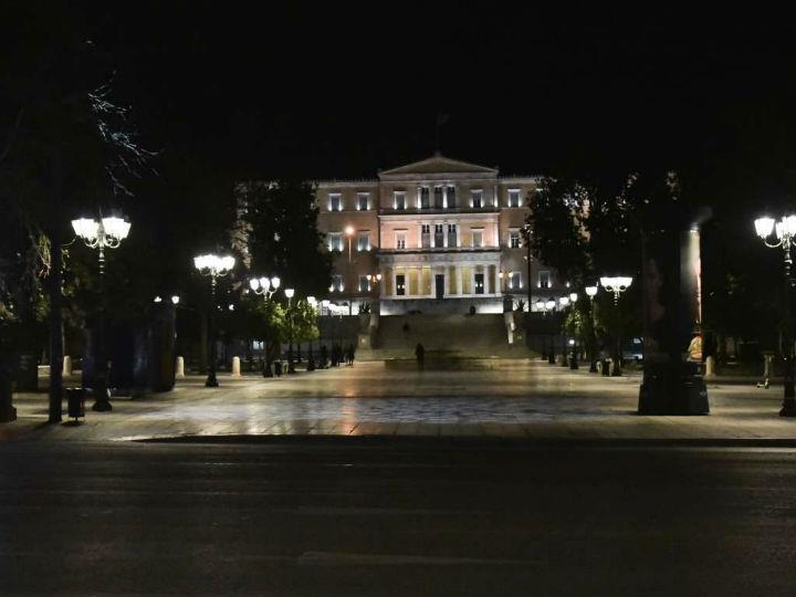 «Τα κράτη λαμβάνουν μέτρα με στόχο την επιβράδυνση της μετάδοσης του ιού. Όμως οι συνθήκες θα είναι πολύ δύσκολες για τις φτωχές χώρες όπως εκείνες της Αφρικής. Aποκτά λοιπόν ακόμη μεγαλύτερη σημασία η κατασκευή ενός εμβολίου και η αποτελεσματική αντι-ιική θεραπεία.»