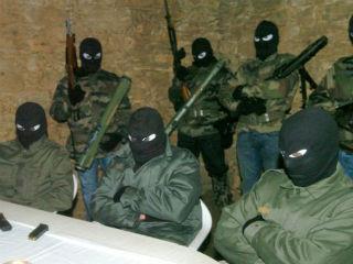 Σημειώνεται επίσης ότι οι γαλλικές αρχές πήραν πολύ σοβαρά τις προειδοποιήσεις των Κορσικανών και, γνωρίζοντας την εμπειρία των αυτονομιστών στην παράνομη δράση, εκτιμούν ότι στο νησί θα αρχίσουν να συμβαίνουν «ατυχήματα» σε νέους υπόπτους για «ισλαμική ριζοσπαστικοποίηση». Οι γαλλικές αρχές εξετάζουν με μεγάλη προσοχή το όλο θέμα, γιατί είναι πολύ πιθανό «να ανοίξει ορέξεις», όπως επισημαίνουν ειδικοί παρατηρητές.