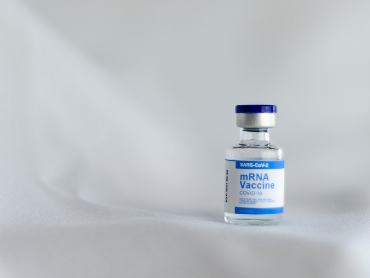 Το ΙΕΛΚΑ (Ινστιτούτο Έρευνας Λιανεμπορίου Καταναλωτικών Αγαθών) πραγματοποίησε έρευνα καταναλωτών, με δείγμα 950 ατόμων το καλοκαίρι του 2021 με θέμα τις καταναλωτικές συνήθειες των καταναλωτών λόγω της εμφάνισης του ιού CODID-19 στην Ελλάδα. 