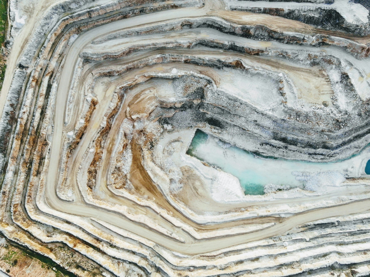 Αν αναζητήσει κανείς τους λόγους που το επίμαχο «ρεπορτάζ» αναφέρει τις 277 φορές ενώ ο συντάκτης όχι, θα πρέπει να ανατρέξει στη διαδικασία: το όνομα του Δημητριάδη ίσως ειπώθηκε περισσότερες από 277 φορές στο δικαστήριο αλλά όχι από τους μάρτυρες, ούτε από την έδρα. Φρόντιζαν να το επαναλαμβάνουν τακτικά οι δικηγόροι των Νίκου Ανδρουλάκη και Θανάση Κουκάκη προς ικανοποίηση των πελατών τους.