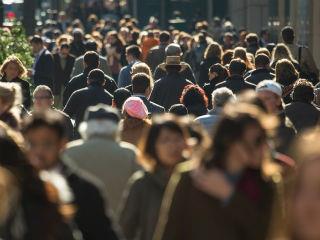 Η έννοια της προσωπικής φιλοδοξίας που οδηγεί στην διάκριση και την αριστεία, μέσω του ευγενούς ανταγωνισμού και της σοβαρής δουλειάς, συκοφαντήθηκε και στην θέση της υιοθετήθηκε η αρχή της μετριοκρατίας και της ήσσονος προσπάθειας. Το περίφημο «ακαδημαϊκό πέντε». Η νεοελληνική εκδοχή του Ιστορικού Συμβιβασμού.
