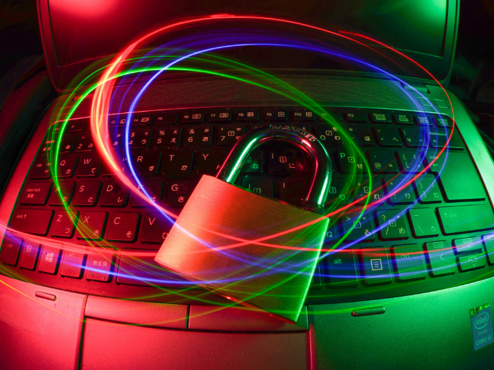 Οι επενδύσεις στην ασφάλεια στον κυβερνοχώρο είναι πλέον μονόδρομος για τον επιχειρηματικό κόσμο, με τη συχνότητα των παραβιάσεων να αυξάνεται και το 91% των οργανισμών να αναφέρουν τουλάχιστον ένα σχετικό περιστατικό.