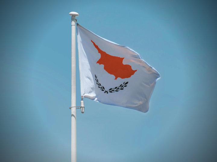 Η Κύπρος βρίσκεται σήμερα κυριολεκτικά επί ξυρού ακμής. Το δίλημμα που αντιμετωπίζει ο Κυπριακός λαός είναι το ίδιο που αντιμετώπισε και το 2004, με το δημοψήφισμα επί του Σχεδίου Ανάν.