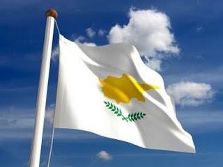 Η πραγματική αιτία που οι Σκοπιανοί δεν εψήφισαν τη συμφωνία, είναι γιατί δεν θέλουν το ΝΑΤΟ. Κι εμείς επιμένουμε να τους διευκολύνουμε να ενταχθούν δίνοντάς τους και πανοπροίκι Εθνολογικά προνόμια. Η Μεσόγειος βράζει και η Τουρκία ακροβατεί. Επιτέλους αναπτύσσεται μια μακρόπνοη συνεργασία μεταξύ Αιγύπτου, Ισραήλ, Κύπρου και Ελλάδας υπό την σκέπη και προστασία των ΗΠΑ