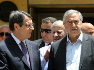 Ο πρώτος Αττίλας, έκανε σχεδόν ανεπαίσθητα την είσοδό του στη ζωή μας, με την ύπουλη και εκδικητική καθοδήγηση των Άγγλων κατά τη διάρκεια του Εθνικοαπελευθερωτικού Αγώνα της ΕΟΚΑ 1955-59. Εστρατολογήθηκαν Τουρκοκύπριοι μαζικά, στο περιβόητο σώμα των επικουρικών αστυνομικών, επιδόθηκαν σε όργιο σφαγιασμών και διωγμών των Ελληνοκυπρίων και άρχισε να ακούγεται το σύνθημα Τακσίμ (διχοτόμηση).