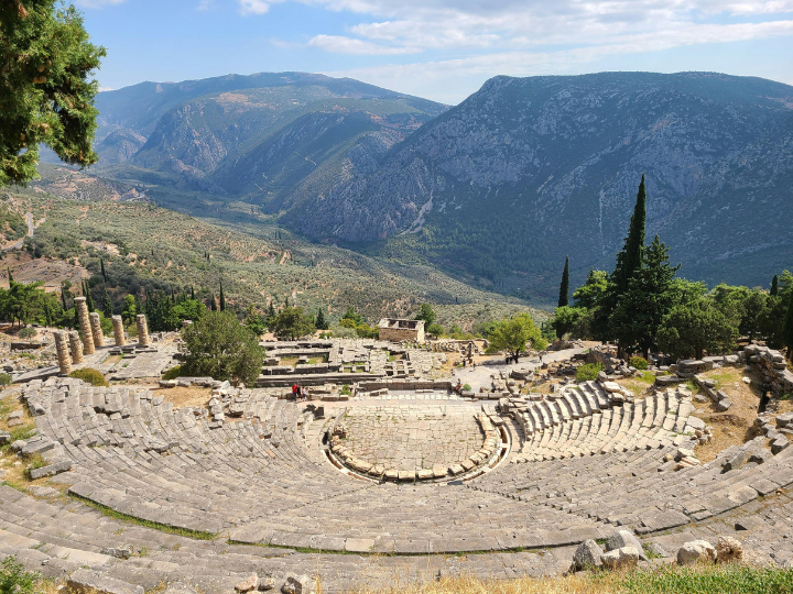 Πρώτος σταθμός είναι τα Αρχαία Θέατρα, ως ένας ύμνος στις συνέργειες για την ανάδειξη, την προστασία και διαχείρισή τους.