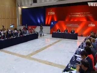 Έτσι, επί τρεις ώρες, έδωσε μία συνέντευξη Τύπου στην διάρκεια της οποίας στις δύσκολες ερωτήσεις δεν απάντησε χρησιμοποιώντας την μέθοδο της ακατανόητης φλυαρίας –φαινόμενο ευρύτατα διαδεδομένο στα σεμινάρια των κομμουνιστικών κομμάτων. Για παράδειγμα, όταν ρωτήθηκε αν θα «μοιράσει δώρα στο τέλος του χρόνου», για να αποφύγει την ευθεία και ξεκάθαρη απάντηση και γνωρίζοντας ότι ο ερωτών δημοσιογράφος δεν μπορούσε να τον επαναφέρει στην τάξη, άρχισε να ομιλεί για αλγορίθμους και «δημοσιονομικούς χώρους», δείχνοντας ότι είχε παπαγαλίσει έννοιες που προφανώς δεν ελέγχει. Αρνούμενος επίσης να καταδικάσει το εγκληματικό καθεστώς Μαδούρο στην Βενεζουέλα, είπε ότι η Ευρώπη θα πρέπει, αντί να λάβει μέτρα εναντίον του, να κάνει τον διαιτητή στις δολοφονίες του.