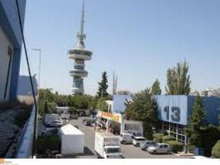 Οι μέχρι χθες επίσης χρεοκοπημένες τράπεζες, έχουν πια θετικό αποτύπωμα, που σημαίνει ότι η οικονομία βρίσκεται σε καλό δρόμο. Ο υπαινιγμός να δοθούν τα κέρδη ΔΕΗ και τραπεζών σε παροχές, είναι εκτός τόπου και χρόνου, μιας και μιλάμε για φορείς που λειτουργούν ανεξάρτητα από το κράτος.