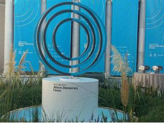 H ατζέντα του τετραήμερου συνεδρίου περιλαμβάνει πλούσιο πρόγραμμα παρουσιάσεων, διαλέξεων, εισηγήσεων και εκθέσεων που άπτονται ενός ευρέως φάσματος θεμάτων, όπως γυναίκες και ισότητα, παγκοσμιοποίηση, προσφυγική κρίση, τρομοκρατία, διεθνής συνεργασία και ο ρόλος των γελοιογράφων στο πολιτικό γίγνεσθαι.