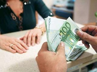 Τα τελευταία 50 χρόνια, το προσδόκιμο ζωής κατά τη γέννηση αυξήθηκε κατά περίπου 10 έτη, κατά μέσο όρο, σε ολόκληρη την Ευρωπαϊκή Ένωση. Βάσει των σχετικών προβλέψεων της Eurostat για τον πληθυσμό, οι οποίες λήφθηκαν υπόψη από την τελευταία αναλογιστική μελέτη της Εθνικής Αναλογιστικής Αρχής για το ασφαλιστικό μας σύστημα, επίκειται η αύξηση των ορίων ηλικίας συνταξιοδότησης, σε τέτοιο μάλιστα βαθμό, ώστε το όριο ηλικίας λήψεως μειωμένης σύνταξης να υπερβαίνει το ισχύον σήμερα ανώτατο όριο πλήρους συνταξιοδότησης των 67 ετών.