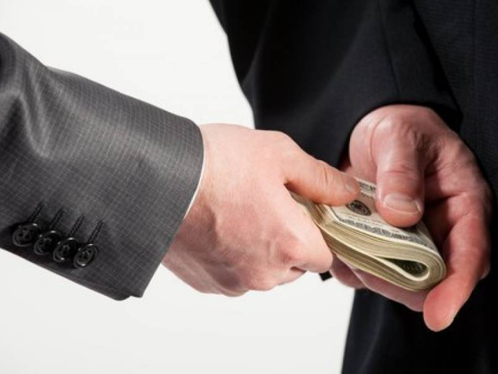 «Στη σύγχρονη εποχή, η διαφθορά είναι, σε μεγάλο βαθμό, αποτέλεσμα, εκτός των προαναφερθέντων, του κρατούντος συστήματος ανταγωνισμού, αναξιοκρατίας, θρησκευτικού κατακερματισμού, κοινωνικού αποκλεισμού, κοινωνικής  αναρχίας, ασυδοσίας ΜΜΕ, κινηματογράφου κ.λπ.».