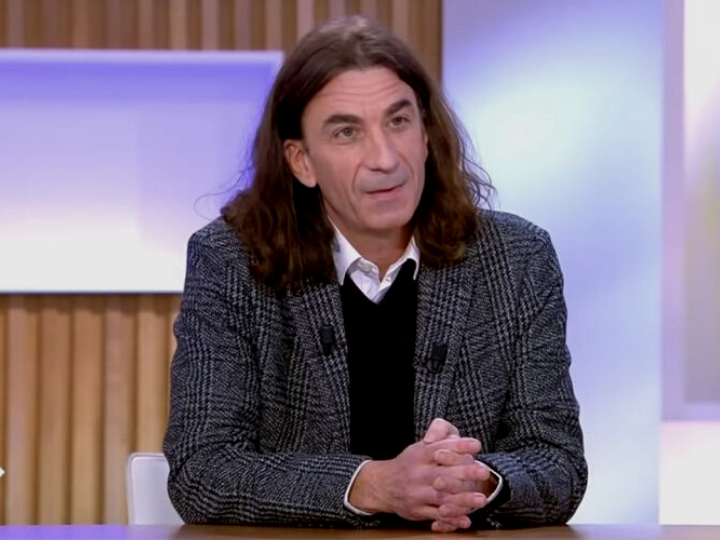 «Από τον περασμένο Νοέμβριο, τονίζει ο Ντιντιέ Λεμαίρ, τις νύχτες λαγοκοιμάμαι, αισθάνομαι να απειλούμαι, κυκλοφορώ με χίλιες επιφυλάξεις και έχω βαρεθεί να ακούω όλους να μου λένε ότι πρέπει να κλείσω το στόμα μου. Είναι κατάσταση αυτή; Αυτή είναι η Γαλλική Δημοκρατία;…»