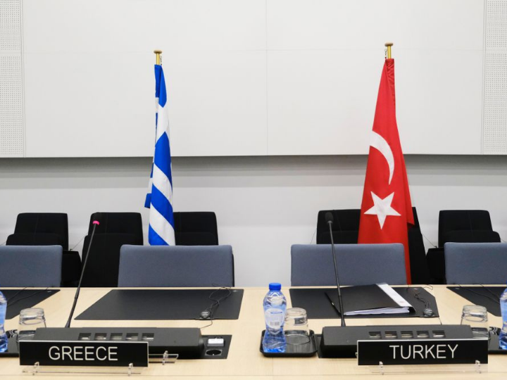«Οι διερευνητικές ξεκινούν στις 25 Ιανουαρίου. Η ελληνική πλευρά, έτοιμη εδώ και χρόνια, προσέρχεται σε αυτές έχοντας καταστήσει γνωστό ότι το αντικείμενο των συζητήσεων θα είναι ένα: η υφαλοκρηπίδα και η ΑΟΖ.»