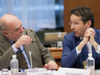  Η κατάσταση λοιπόν είναι σαφώς εκρηκτική και το ζήτημα της διασύνδεσης της ανακεφαλαιοποίησης των τραπεζών με την εκπλήρωση των μνημονιακών υποχρεώσεων έχει αρχίσει και κλιμακώνεται.