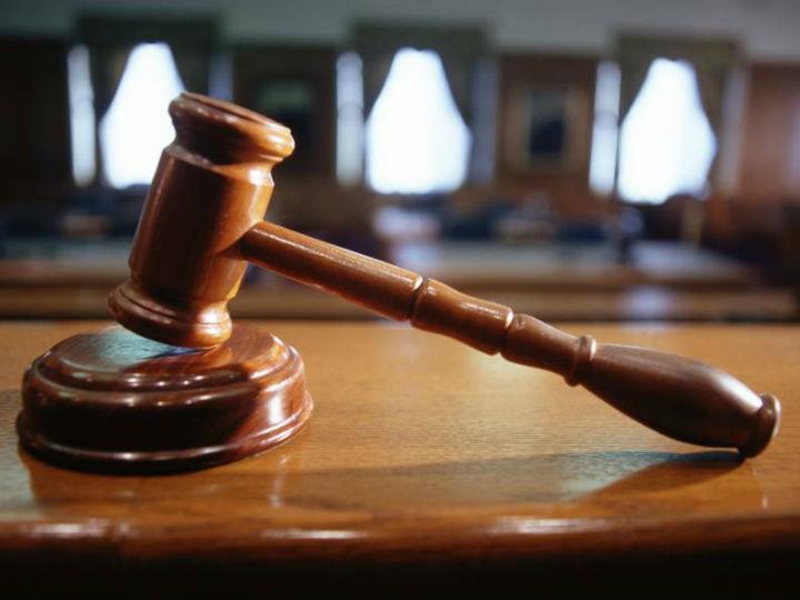 «Δυστυχώς η ποινική μας νομοθεσία, εκφράζοντας προφανώς τη βούληση των νομοθετών μας, όχι μόνο δεν μεριμνά για την τιμωρία των αδικοπραγούντων, αλλά προνοεί και με κάθε τρόπο ώστε οι παραβάτες του ποινικού νόμου να τιμωρούνται σπανίως αυστηρά και κατά κανόνα να μην εκτίουν σχεδόν ποτέ ποινές φυλάκισης, αφού η αναστολή είναι ο κανόνας για μέχρι τρία χρόνια φυλάκισης, οι δε χρηματικές ποινές είναι συνήθως ένα απλό χάδι.»