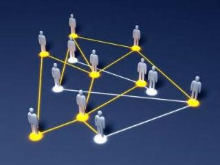 Οι μεν προηγούμενες κυβερνήσεις επειδή δεν μπορούσαν, η δε σημερινή επειδή ούτε το μπορεί αλλά ούτε και το θέλει, αφού χρησιμοποιεί την Δημόσια Διοίκηση σαν δεξαμενή αλίευσης ψήφων, θωπεύει δε και ενισχύει την συντεχνιακή νοοτροπία που την χαρακτηρίζει, καθώς και την στρεβλή και εργατοπατερική πολιτική των συνδικαλιστών που την ελέγχουν και την κατατρύχουν. 