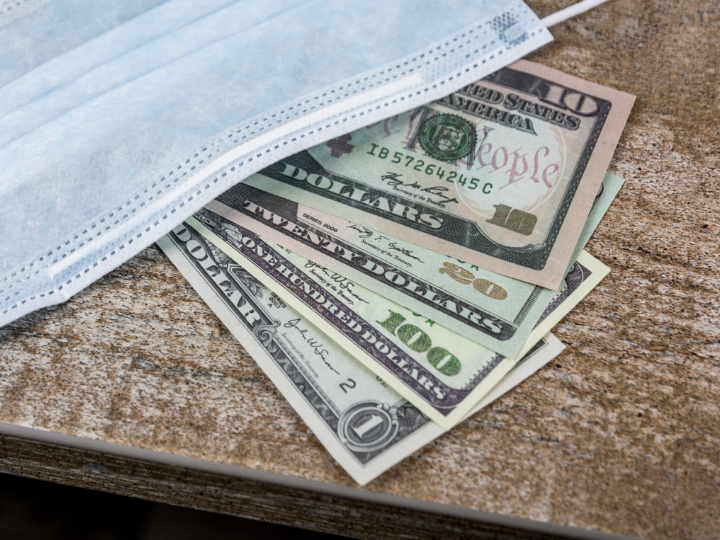 «Το πρόγραμμα της αγοράς κρατικών ομολόγων και άλλων στοιχείων ενεργητικού στο πλαίσιο του προγράμματος ποσοτικής χαλάρωσης της Fed ανέρχεται σε 120 δισ. δολάρια τον μήνα.»