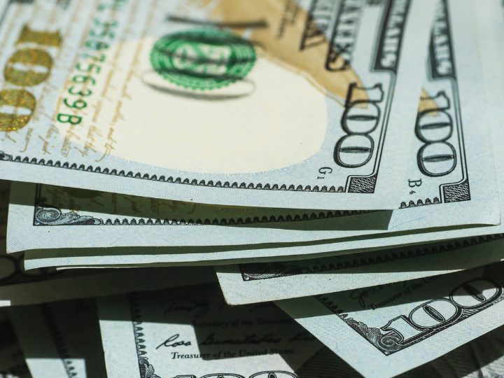 «Η Δύση χρειάζεται έναν γενναίο και κρίσιμο αναπροσανατολισμό των οικονομικών πολιτικών της, υπεράσπισης της Φιλελεύθερης Δημοκρατίας, με πολύ αυστηρό έλεγχο αλλά και μείωση του Δημοσίου Χρέους και του Δημοσιονομικού Ελλείμματος, και οριστικής παύσης χειραγώγησης της νομισματικής πολιτικής με χαμηλά επιτόκια και ποσοτική χαλάρωση έως εξαχρείωση.»