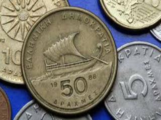 Είναι αδύνατον η ελληνική τουριστική βιομηχανία να εξυπηρετήσει άμεσα οποιαδήποτε αύξηση της ζητήσεως η οποία θα υπερέβαινε το 25% των σημερινών δυνατοτήτων. Άρα, η προσδοκία (V-type) καθέτου αναπτύξεως της οικονομίας με βάση την τουριστική βιομηχανία είναι ένας ανέφικτος στόχος. Για τους ειδικότερους, η επιτυχία κάθε υποτιμήσεως εξαρτάται και από τις σχετικές ελαστικότητες προσφοράς και ζητήσεως στην Ελλάδα και στις συναλλασσόμενες χώρες. Σε ορισμένες, μάλιστα, περιπτώσεις η υποτίμηση μπορεί να επιφέρει ακριβώς τα αντίθετα από τα προσδοκώμενα αποτελέσματα.