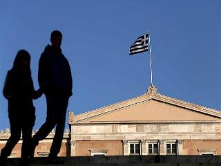 Η περίφημη τριτογενοποίηση της Οικονομίας σηματοδότησε την κάμψη των επενδύσεων στον πρωτογενή τομέα. Αυτό γίνεται κατανοητό σήμερα εύκολα: οι ουρανοξύστες με τα γραφεία και τους ’’συμβούλους’’ πάσης φύσεως υπηρεσιών είναι περισσότεροι από τα εργοστάσια και τους έχοντες χειρωνακτική εργασία (σε αυτό φυσικά συμβάλλει και η ένταση του αυτοματισμού και της ρομποτοποίησης).
