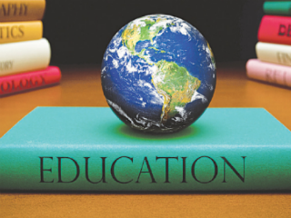 Γνώση και κριτικό πνεύμα, όμως, είναι οι μεγάλοι εχθροί του σκοταδιστικού λαϊκισμού και της άκρατης ψευδολογίας. Είναι τα ισχυρά μέσα αντίστασης στην χυδαία προπαγάνδα και στην κουλτούρα του φόβου που καλλιεργούν και χρησιμοποιούν οι δυνάμεις της απάτης και του ζόφου.