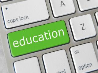 Συμπληρωματικά θα πρέπει να προσθέσουμε ότι ο καθηγητής Θεοδ. Τάσιος παρουσίασε και άλλες πλευρές του υψηλού κόστους της έλλειψης παιδείας, που είναι τα τροχαία ατυχήματα, οι υπερδαπάνες για εντατική νοσοκομειακή περίθαλψη, η έλλειψη από δότες σωματικών οργάνων, οι αντιδημοκρατικές συμπεριφορές και, βέβαια, η αδιαφορία για την προστασία του περιβάλλοντος και την γενικότερη ποιότητα της ζωής. 