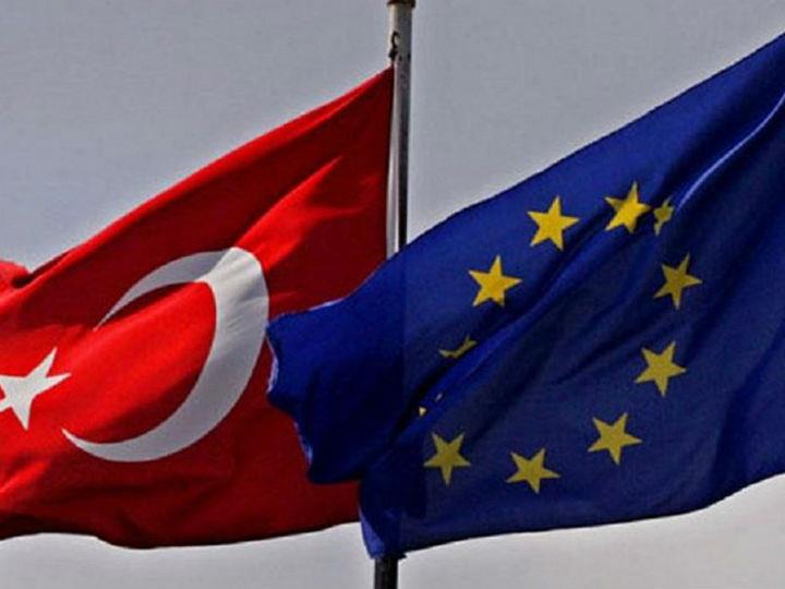 «Η ΕΕ και κράτη του διαμετρήματος της Γερμανίας οφείλουν να αναθεωρήσουν άμεσα την πολιτική του κατευνασμού, προτού η ζημιά για τα ευρωπαϊκά συμφέροντα γίνει ανεπανόρθωτη.»