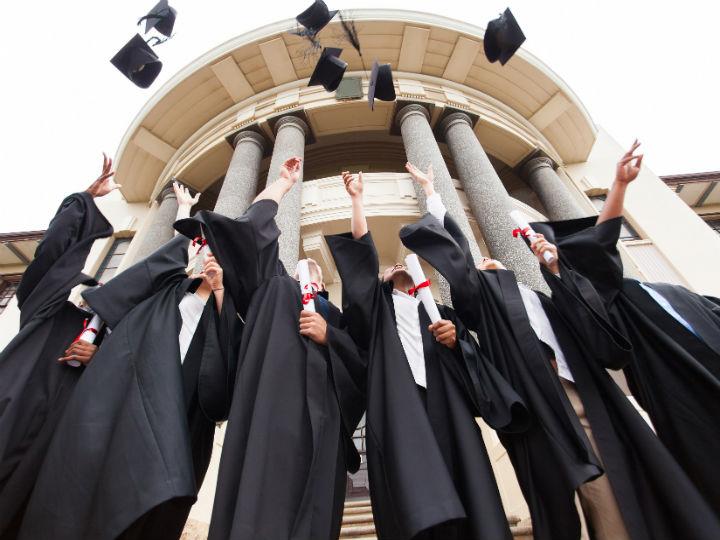 «Με το νομοσχέδιο της κυβέρνησης τα ζητήματα των εργασιακών σχέσεων των εκπαιδευτικών στα ιδιωτικά σχολεία θα ρυθμίζονται πλέον από το εργατικό δίκαιο που ισχύει για όλους τους άλλους εργαζομένους.»