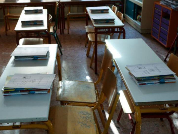  «Οι εισαγωγικές εξετάσεις στο Λύκειο όπως κι αυτές στο Γυμνάσιο, έχουν χαρακτήρα διαγωνισμού. Δεν είναι εξετάσεις διαπιστωτικές των γνώσεων των εξεταζόμενων. Οι περισσότεροι υποψήφιοι ανταγωνίζονται μεταξύ τους για ένα περιορισμένο αριθμό θέσεων (Numerus Clausus). Με τη ρύθμιση αυτή για δεύτερη φορά οι μαθητές του Γυμνασίου αλλά και οι άλλοι υποψήφιοι παραδίδονται βορά στα φροντιστήρια και τα δαπανηρά ιδιαίτερα μαθήματα.»