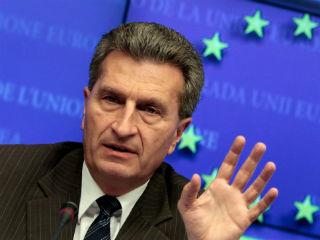 Ο επικεφαλής συντάκτης γνωμοδότησης του προϋπολογισμού του Ευρωπαϊκού Κοινοβουλίου, Siegfried Mureşan, προειδοποίησε ότι οι περικοπές στην πυρηνική έρευνα θα μπορούσαν να εμποδίσουν το Joint Research Centre να καταβάλλει τους μισθούς του προσωπικού του.