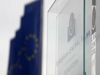 Διότι όπως ξεκάθαρα προκύπτει από τα μη ορατά στοιχεία του Διεθνούς Νομισματικού Ταμείου και της Παγκοσμιας Τράπεζας, η τακτική ποσοτικής χαλάρωσης που εφαρμόζονταν τα τελευταία χρόνια τελικά ενισχύει μακροπρόθεσμες κεφαλαιουχικές επενδύσεις και μεταθέτει τον πληθωρισμό από τις «καλές» επενδύσεις στην πραγματική οικονομία στις «κακές» επενδύσεις των προσοδων.