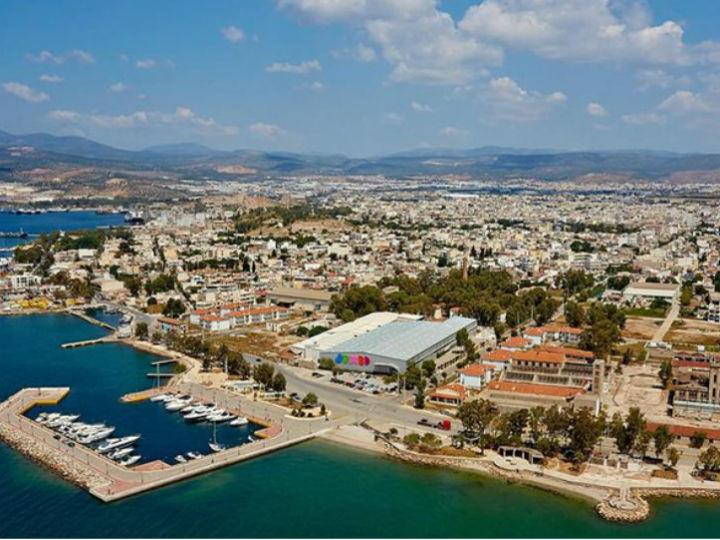 «Η Ελλάδα άρχισε να εισάγει αμερικανικό υγροποιημένο φυσικό αέριο το 2018, και ήδη βλέπουμε το οικονομικό όφελος από τη διαφοροποίηση των ενεργειακών προμηθειών στην Ελλάδα και τη μεγαλύτερη περιφερειακή αγορά. Τα ελληνόκτητα τάνκερ LNG αποτελούν το 15% του παγκόσμιου τονάζ, και πολλά από αυτά θα εξυπηρετούνται στην Ελευσίνα.»