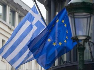 Από το σύνολο των 4.146.483 οφειλετών του Δημοσίου με ληξιπρόθεσμες οφειλές την 31η Δεκεμβρίου 2016, είχαν μέχρι την ίδια ημερομηνία επιβληθεί κατασχέσεις επί ακινήτων και κινητών (καταθέσεων, μισθών, συντάξεων, ενοικίων κλπ.) περιουσιακών στοιχείων σε βάρος 839.056 οφειλετών, ακόμη και για οφειλές ύψους 500 ευρώ! Πολλοί από τους οφειλέτες αυτούς αντιλήφθησαν την φερεγγυότητα των εξαγγελιών περί προστασίας της πρώτης κατοικίας και κατανόησαν βαθύτερα τον ανθρωπισμό της για πρώτη φορά αριστερής κυβέρνησης.