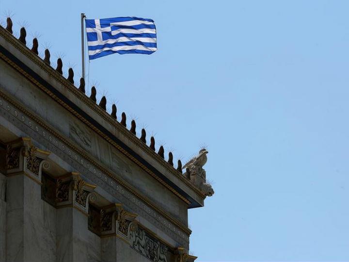 «Οι οικονομικές συνέπειες της καραντίνας θα είναι δυσβάστακτες, όσο και αν προσπαθούμε να τις μεταφέρουμε για αργότερα. Αν σε μια επιχείρηση μετατοπίσεις τη φορολογική της υποχρέωση για λίγους μήνες, αυτό δεν σημαίνει ότι σε λίγους μήνες θα μπορέσει να τις πληρώσει, τη στιγμή μάλιστα που θα της έχουν δημιουργηθεί και νέες.»