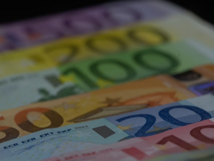 Σύμφωνα με ανεξάρτητη μελέτη της Τράπεζας της Ελλάδας, η εφαρμογή των μεταρρυθμίσεων και των επενδύσεων που περιλαμβάνονται στο Ελλάδα 2.0 θα δημιουργήσουν περίπου 200.000 νέες θέσεις εργασίας και θα αυξήσουν το φυσικό ΑΕΠ κατά 7 ποσοστιαίες μονάδες μέχρι το 2026.